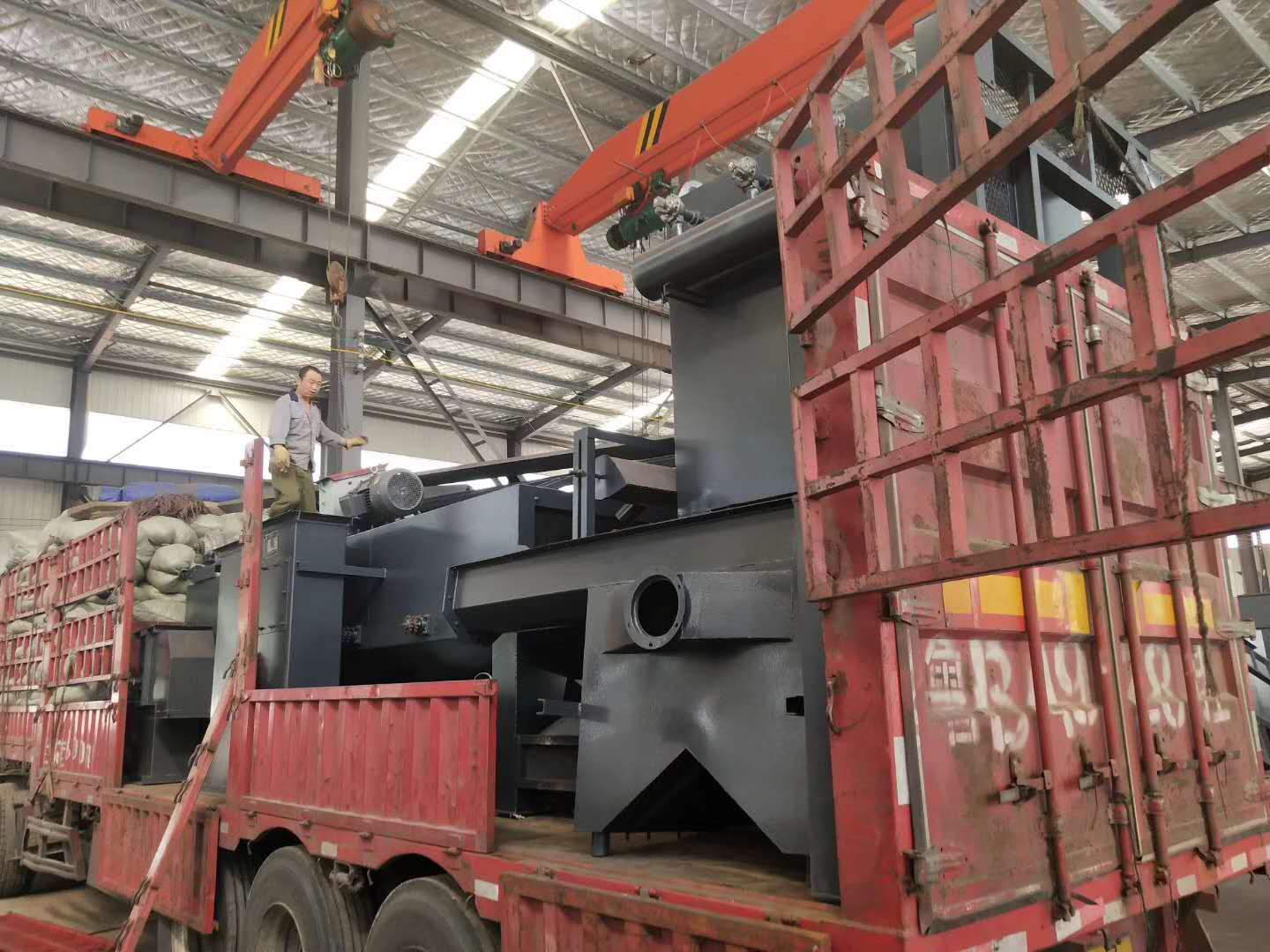 q6915通过式抛丸清理机发往张家港