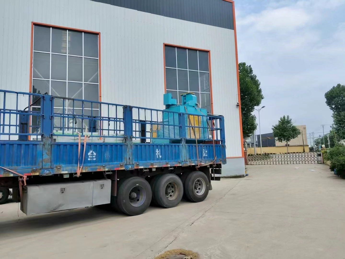 抛丸机地面_汽车底盘抛丸打砂机_抛丸打砂机工作原理