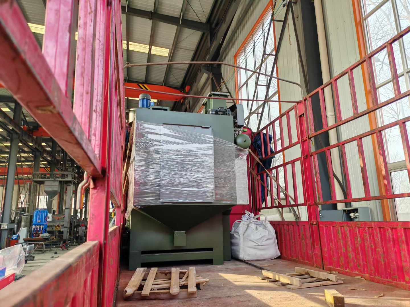 连续履带通过式抛丸清理机_履带式抛丸清理机工作原理_履带式抛丸机视频