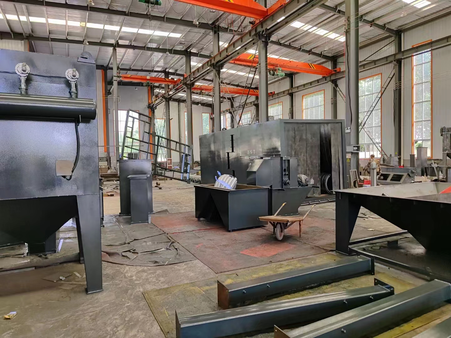 履带抛丸机视频_连续履带通过抛丸打砂机_连续履带式抛丸机